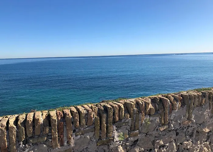 Апартаменти Lovely Old Town Flat - Les Remparts *