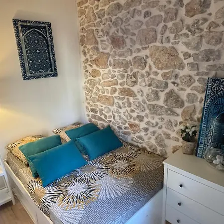 Apartment Lovely Old Town Flat - Les Remparts *